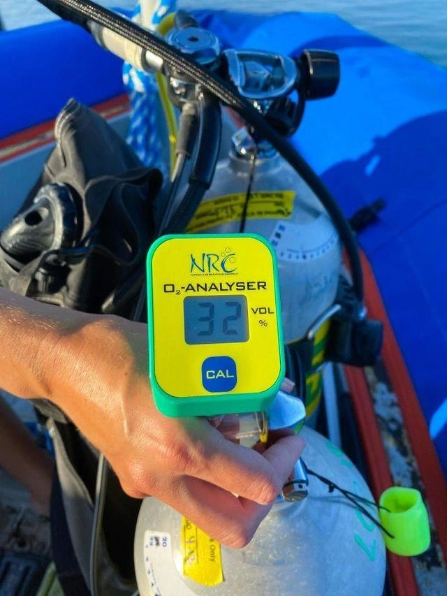 Oxygen analyzer checking the percentage of oxygen in a nitrox scuba cylinder